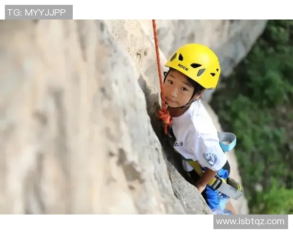 深圳攀岩队的默契配合与挑战精神揭秘攀岩巨献之旅